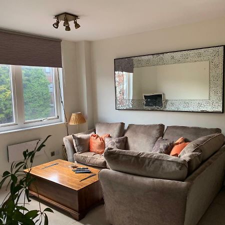 4 The Courtyard Central Windsor 2Br Εξωτερικό φωτογραφία