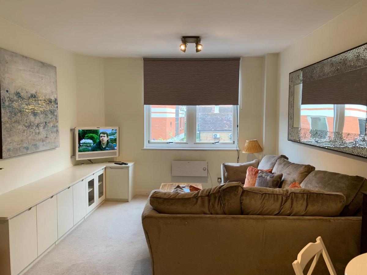 4 The Courtyard Central Windsor 2Br Εξωτερικό φωτογραφία