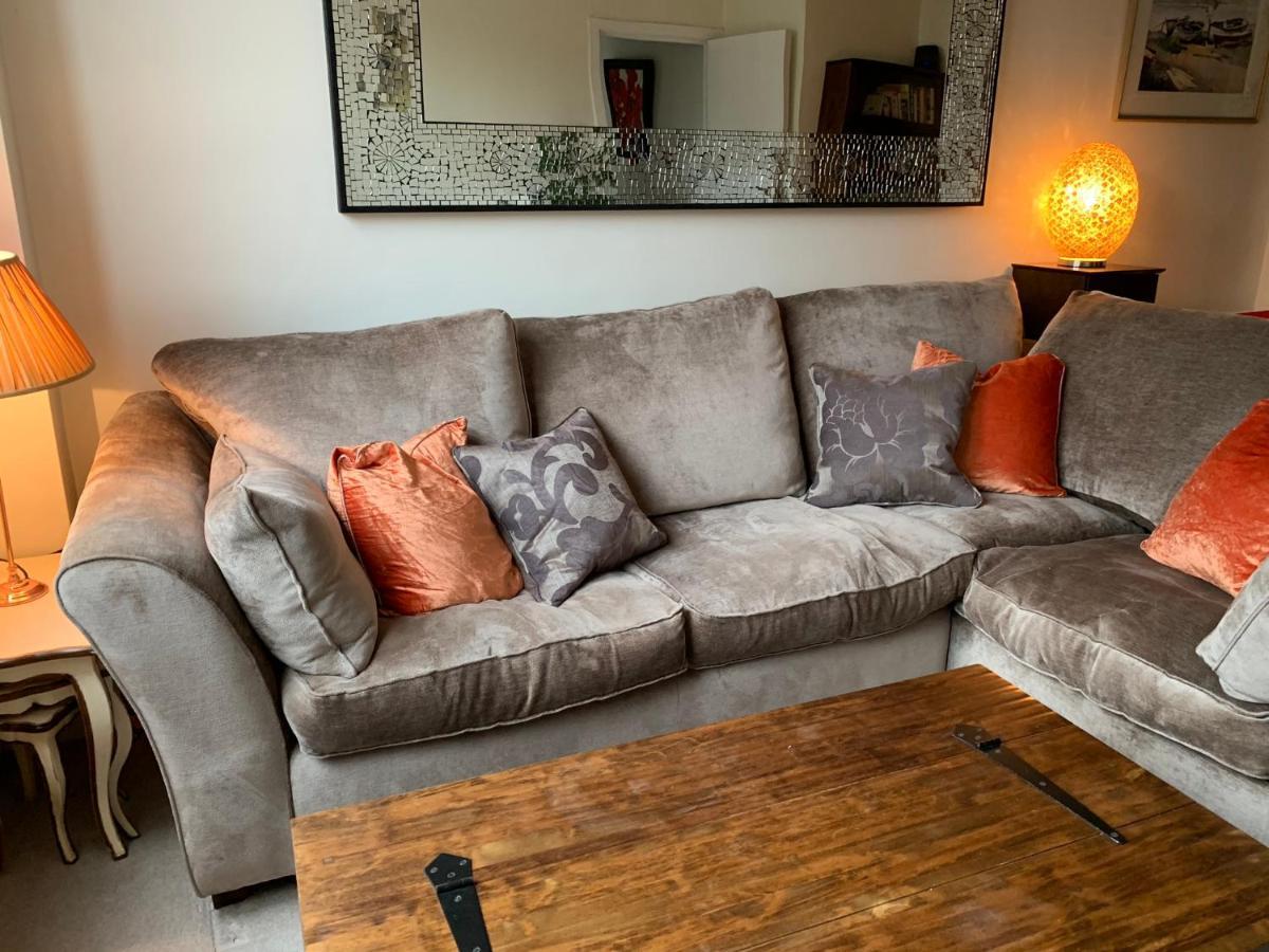 4 The Courtyard Central Windsor 2Br Εξωτερικό φωτογραφία